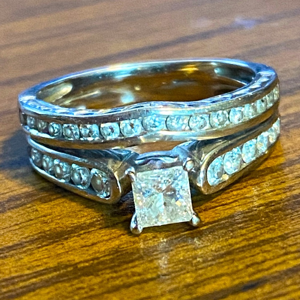 14kt gold 1ctw Princess Cut Diamond ring set.